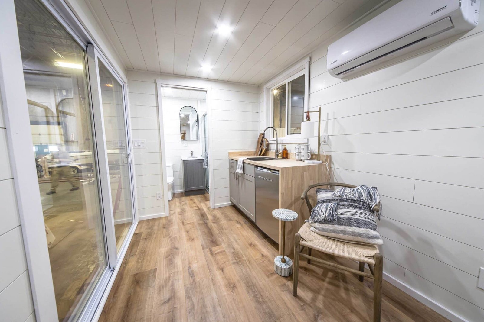 20FT Ezra Modern Container Home | Turnkey Tiny House | Portable Prefab Container Home 5