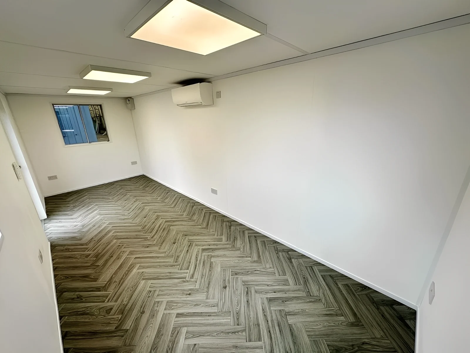 21ft x 8ft Custom Office Cabin – Refurbished Portable Building with A/C & Glazed Door 4