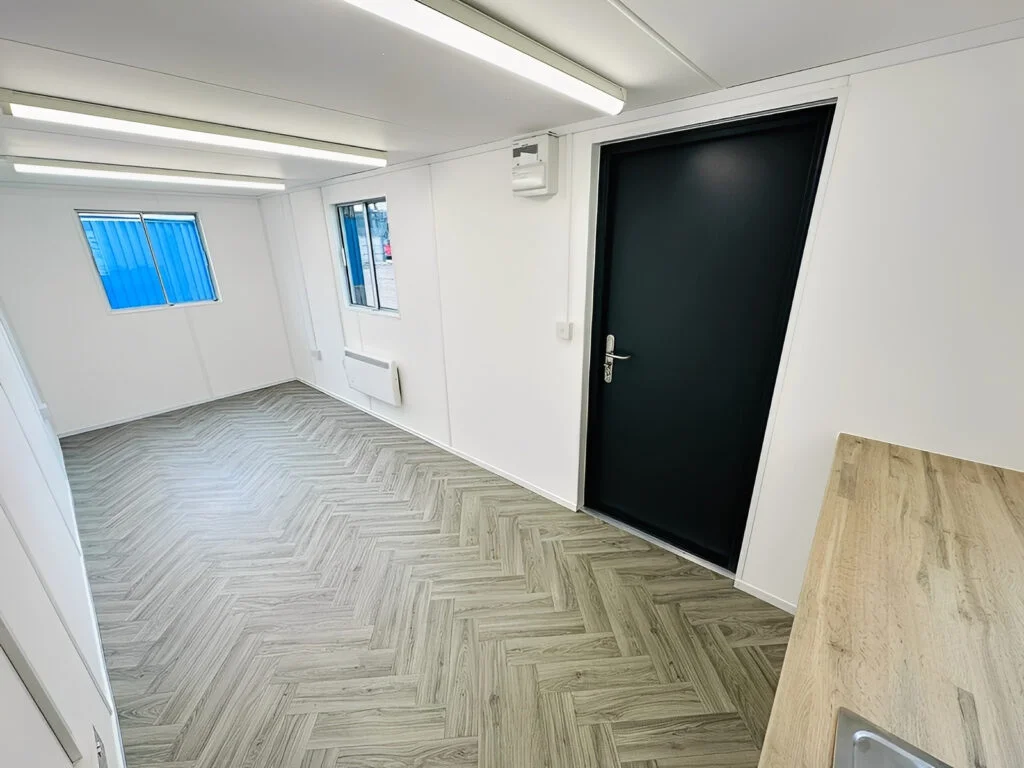 21ft x 8ft Office / Canteen Cabin – Refurbished Anti-Vandal Portable Building 2