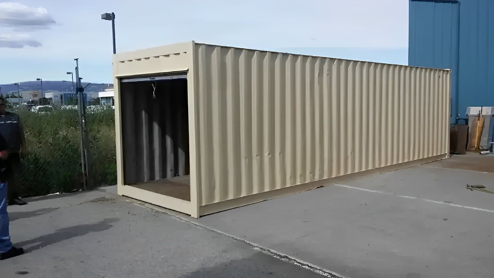 30ft Roll-Up Door Shipping Container 3