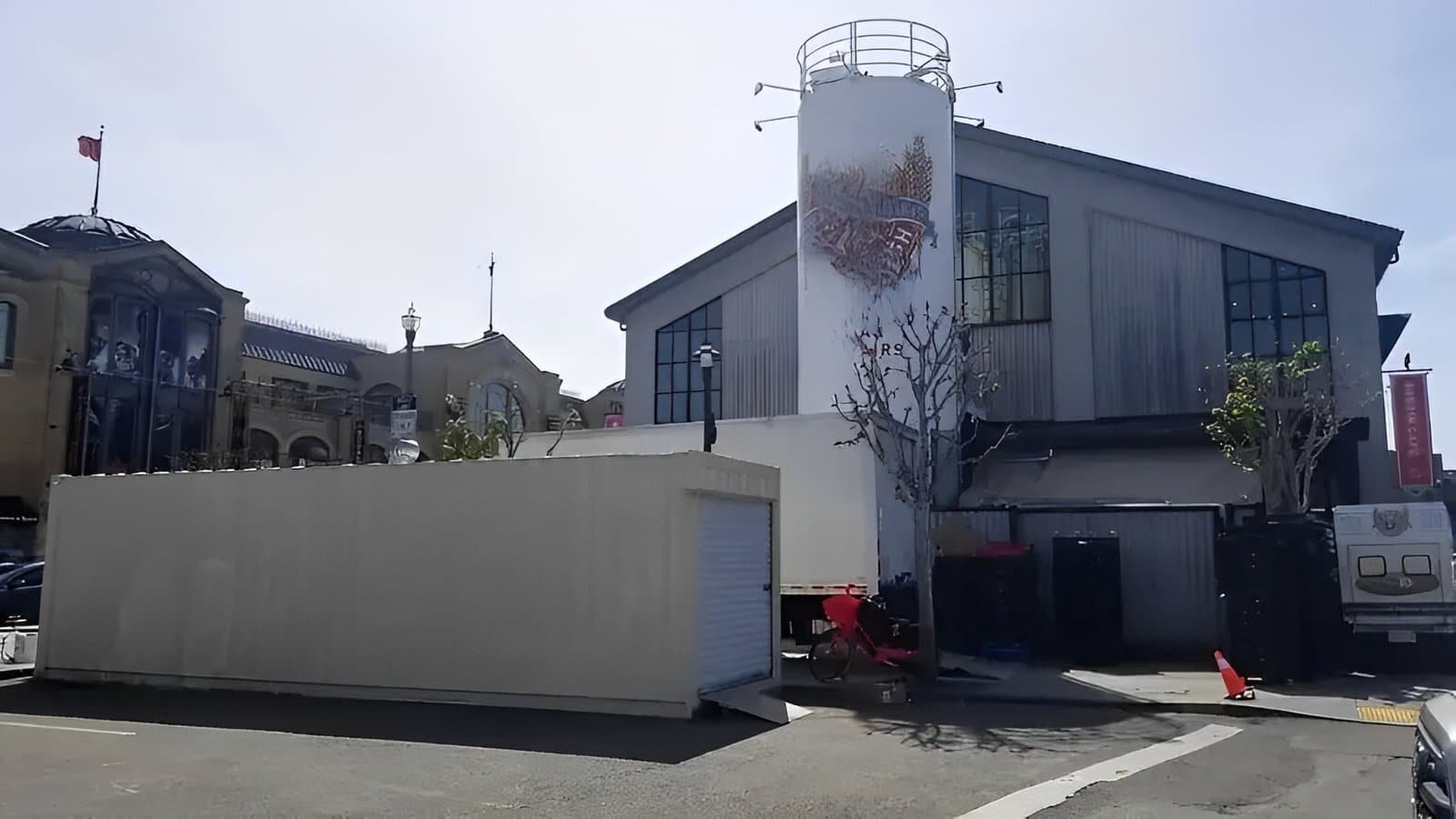 30ft Roll-Up Door Shipping Container 4