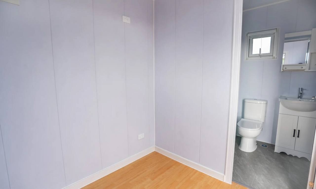 4m Cabin with Bathroom 3