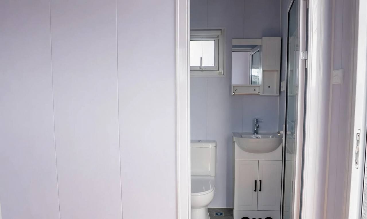 4m Cabin with Bathroom 7