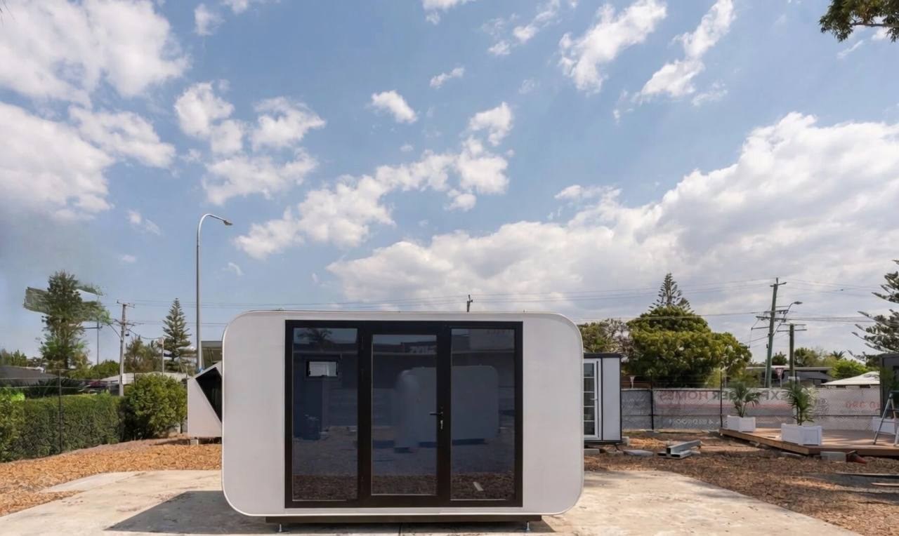 4m Micro Pod Empty space