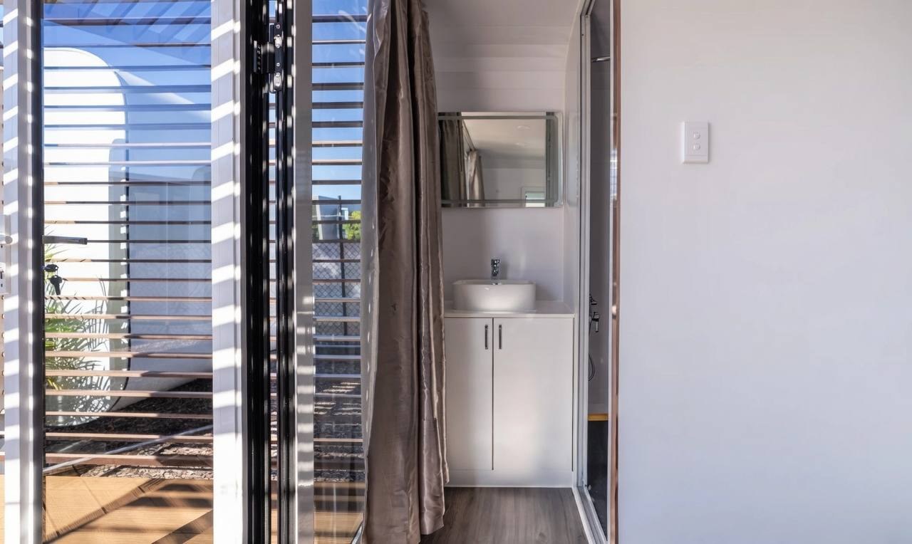 4m Micro Pods with Bath/Office/Bed 5