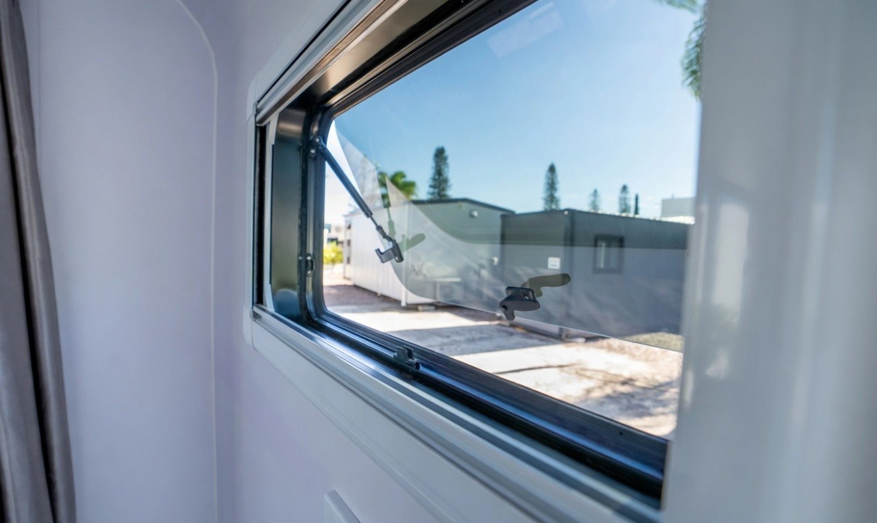 6m micro pod with bathroom & kitchenette 8