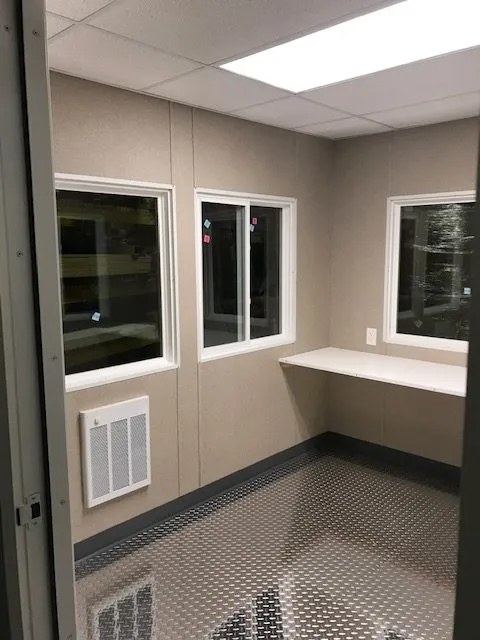 8×10 Guard Booth 3