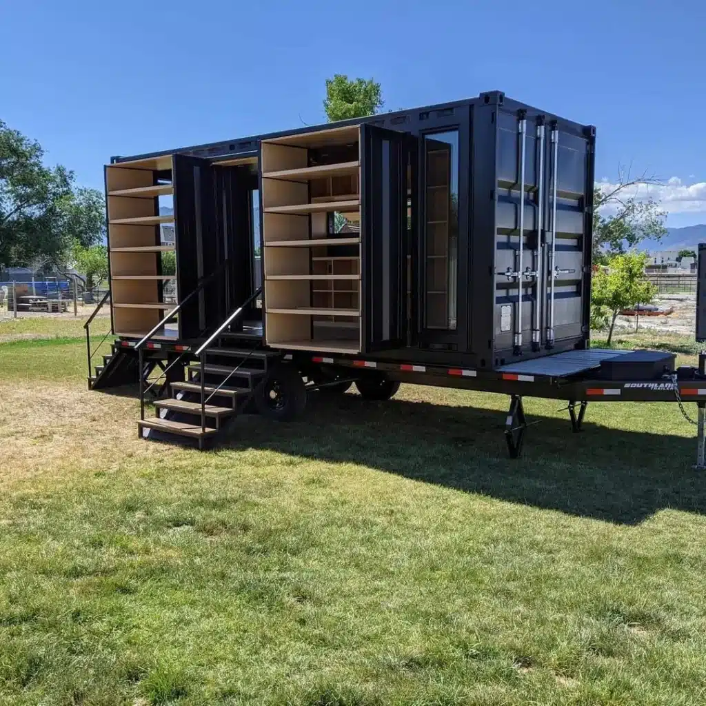 Custom 20ft Shipping Shopping Container on Wheels 2
