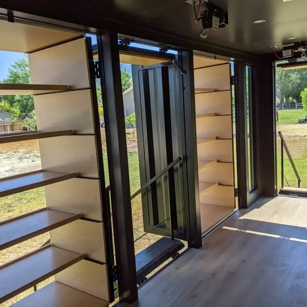 Custom 20ft Shipping Shopping Container on Wheels 3
