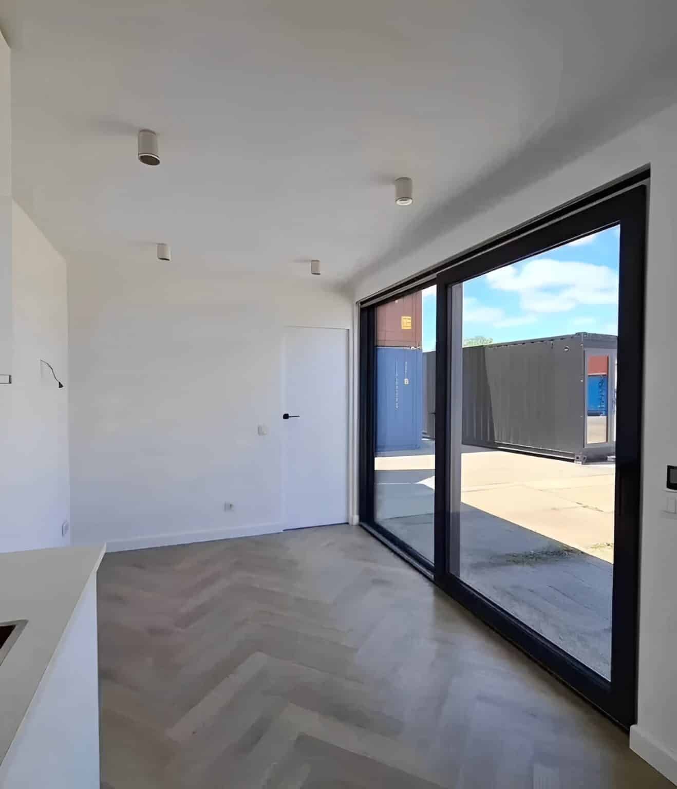 Custom 40ft Shipping Container House 4