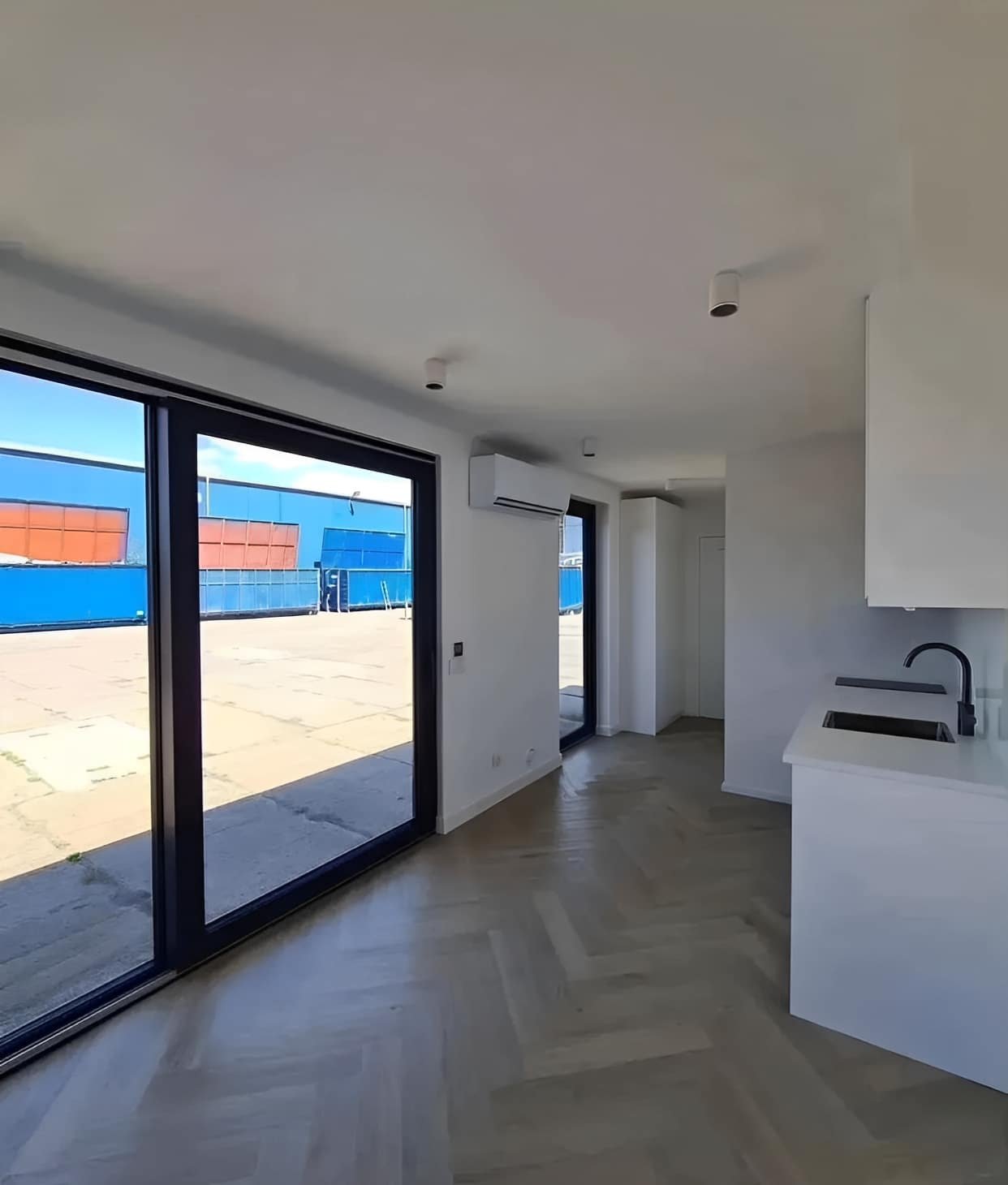 Custom 40ft Shipping Container House 7