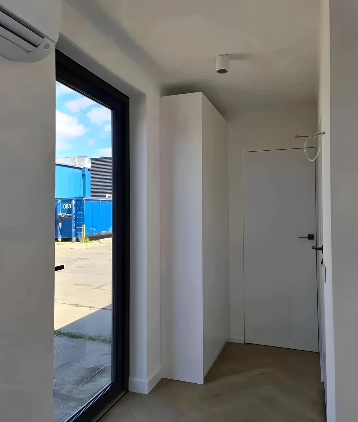 Custom 40ft Shipping Container House 8