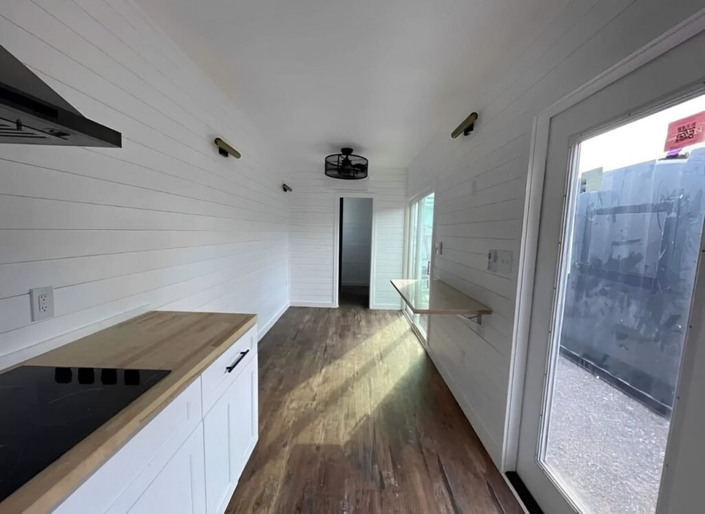 Customized 40ft Shipping Container Made into Luxurious 1 Bedroom 2