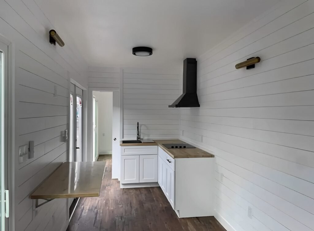 Customized 40ft Shipping Container Made into Luxurious 1 Bedroom 3