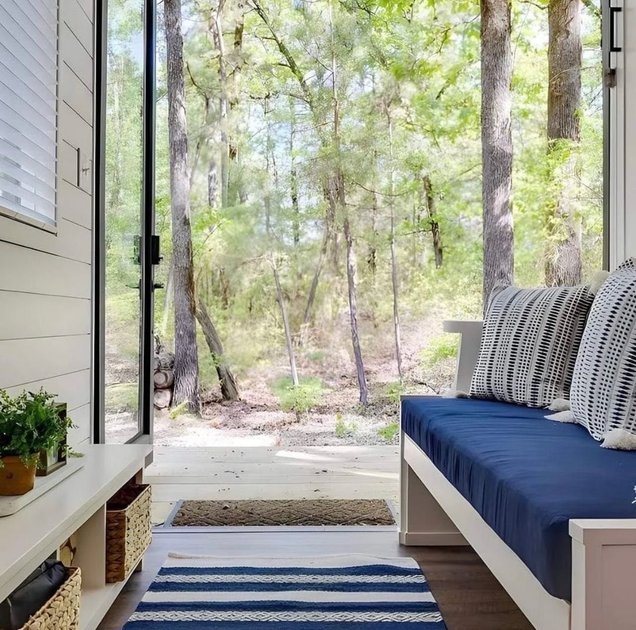 Luxury 1 Bedroom Tiny Home with Rooftop Deck – Fully Furnished Modern Prefab Container Home with Bathroom, Smart Interior & Fast Installation 2