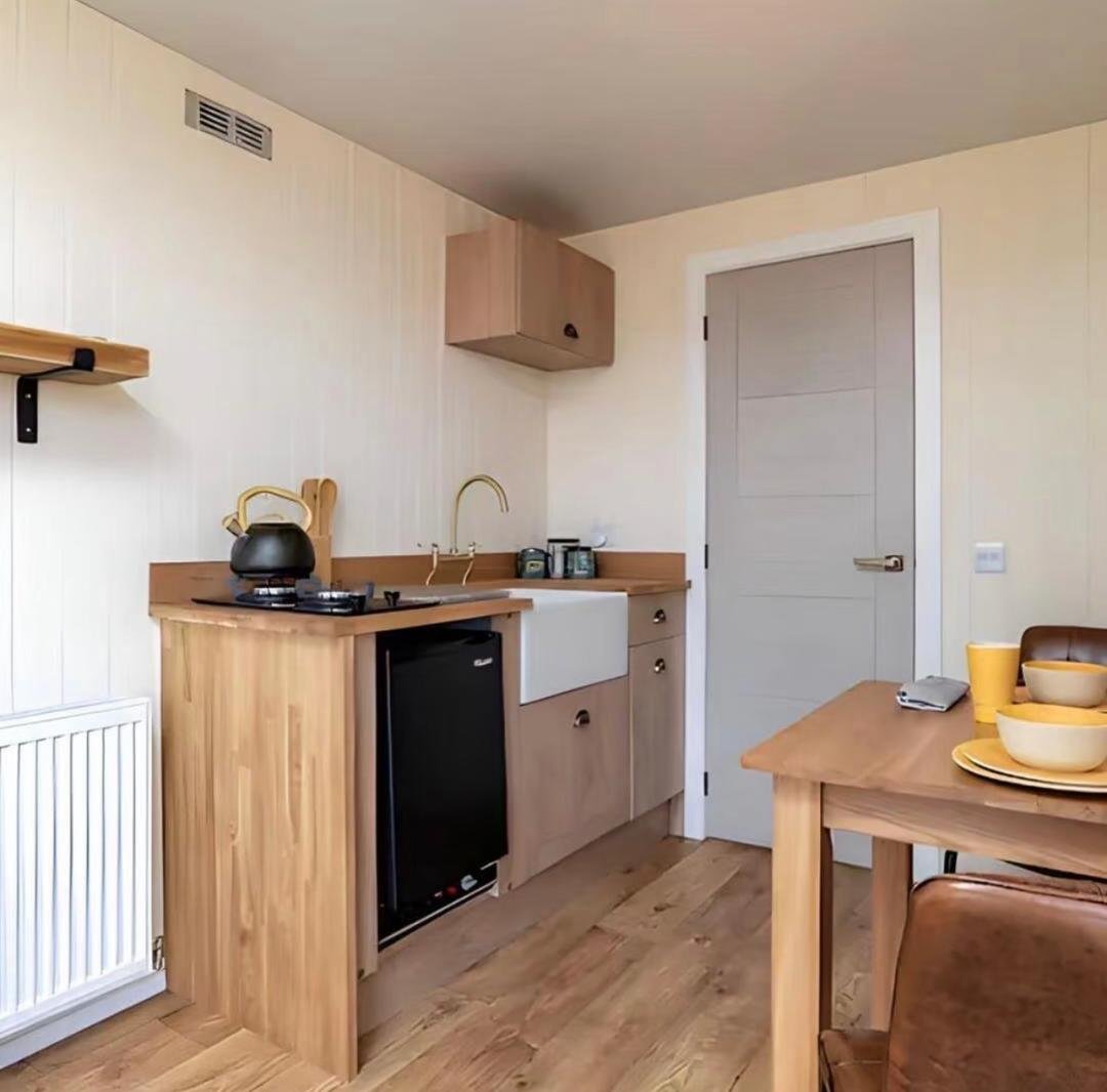 Modern Single-Storey Container House with Spacious Deck, Fully Furnished Portable Tiny Home, Disaster-Resistant Prefab Family House 6