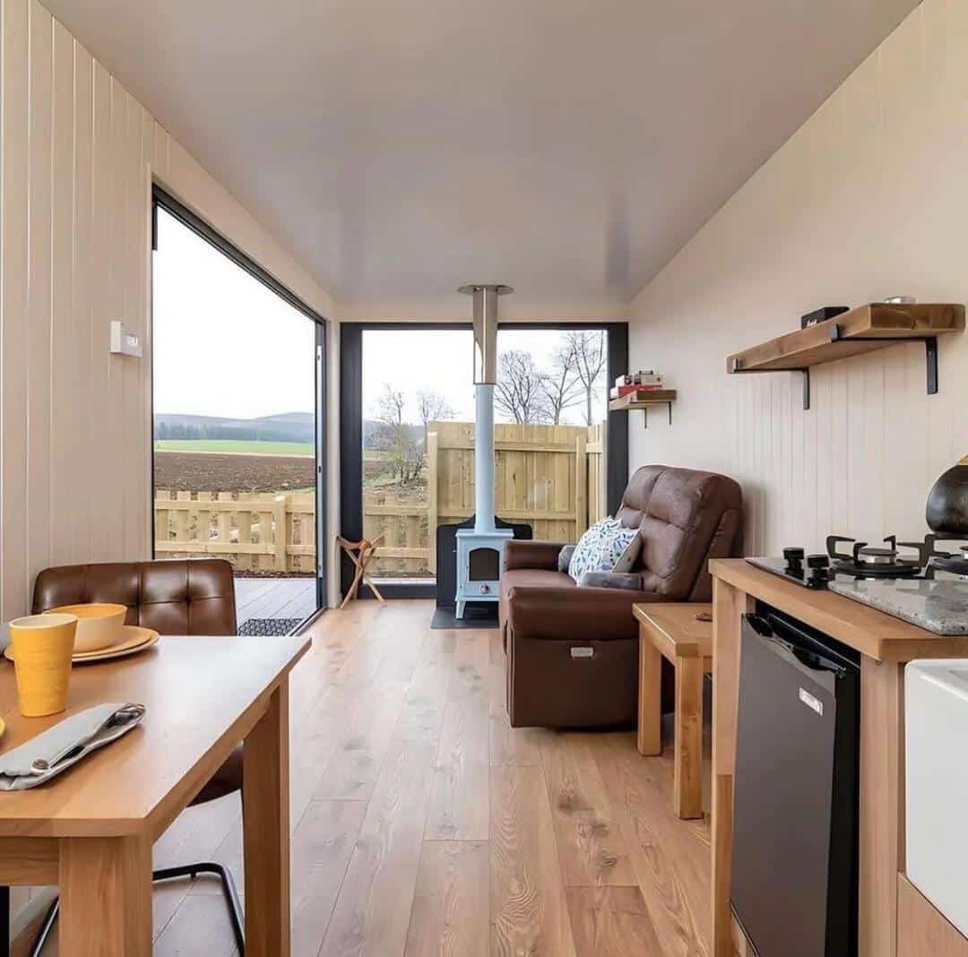 Modern Single-Storey Container House with Spacious Deck, Fully Furnished Portable Tiny Home, Disaster-Resistant Prefab Family House 7