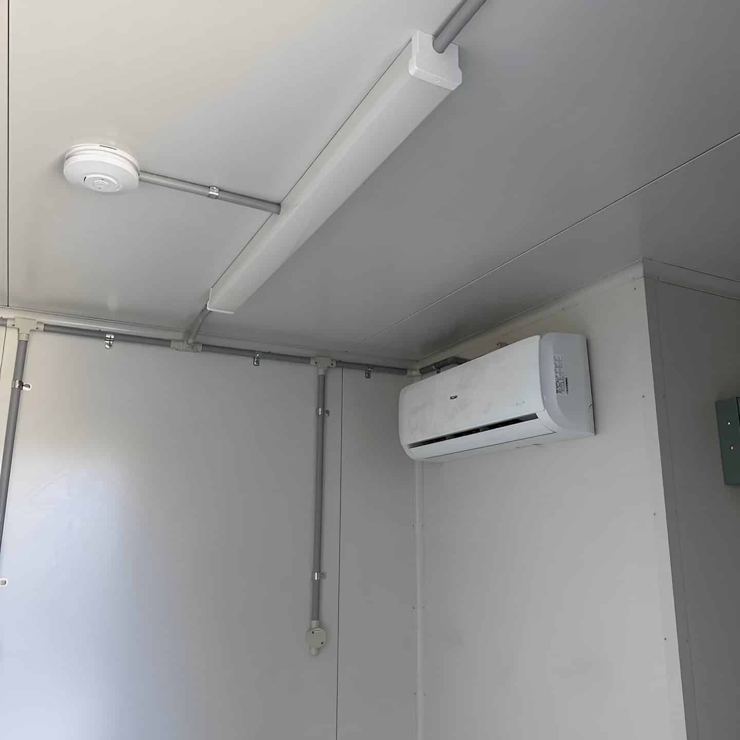 White Modified 10ft Shipping Container with AC 3